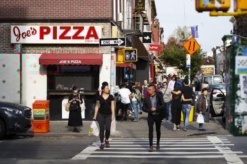 How To Eat Pizza Like A Native New Yorker
