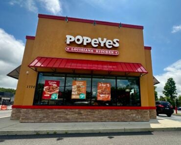 Story of Popeyes: From a Failed Chicken Stand to a Global Sensation