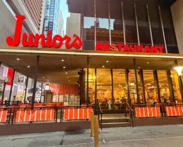 Junior’s Restaurant Times Square Review, Legendary New York Cheesecake in NYC