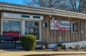 Linda's Riverside Pizza Review In Sam Remo Kings Park NY